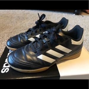 Kids Adidas sneakers. Boys size 2.5.